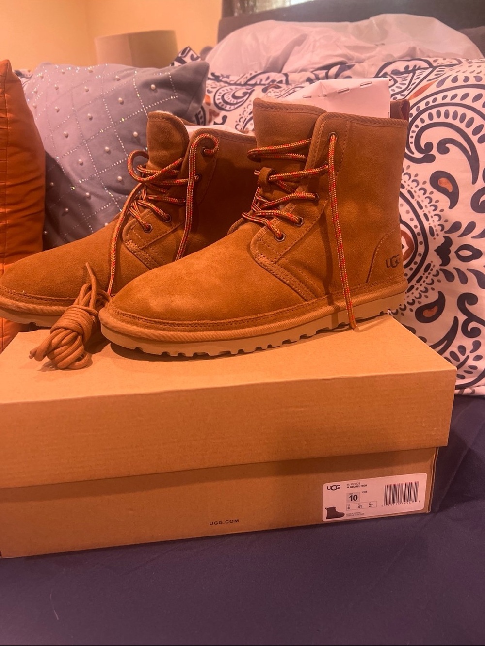 UGG women’s Chestnut/Tan Suede Chukka Boots